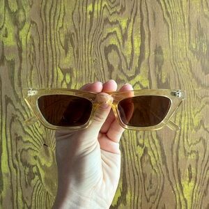 Vintage-Inspired Amber Cat-Eye Sunglasses - Brown Lenses